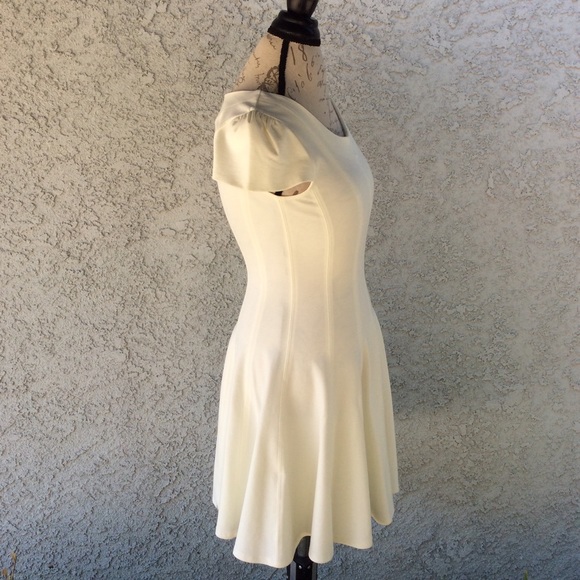 Felicity & Coco Structured flowy ruffle white casual classy dress - Picture 2 of 7